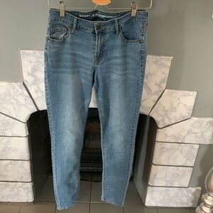 Old Navy size 6 super skinny jeans